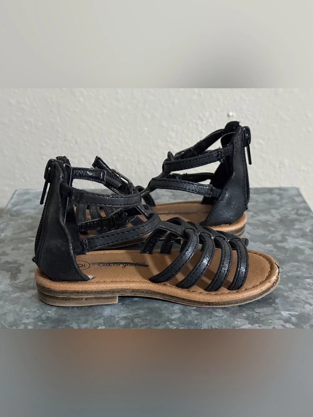 Cat & Jack Black Strappy Gladiator Flat Sandals, Toddler Size 6